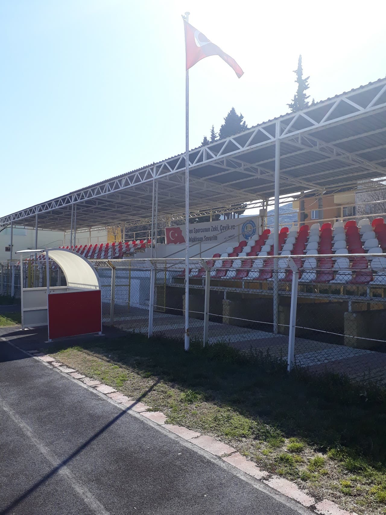 gölmarmara futbol sahası 2