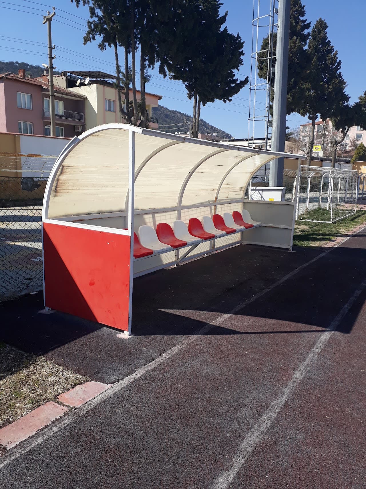 gölmarmara futbol sahası 3