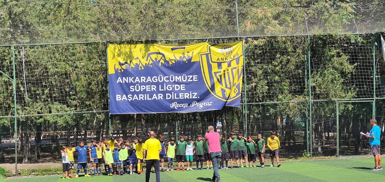 Bahçeli Halı Saha 2