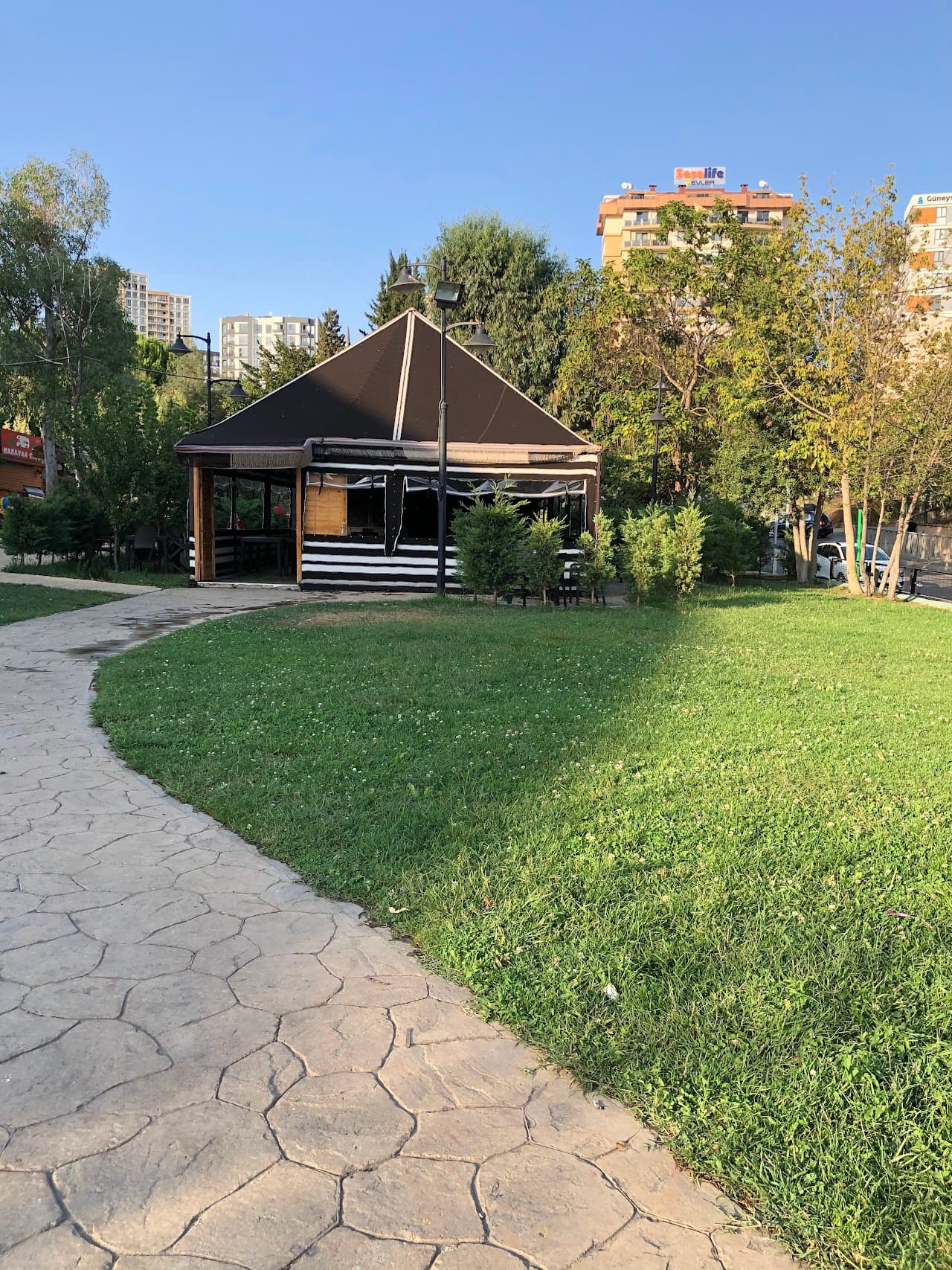 Bahçe Cafe Halısaha 4