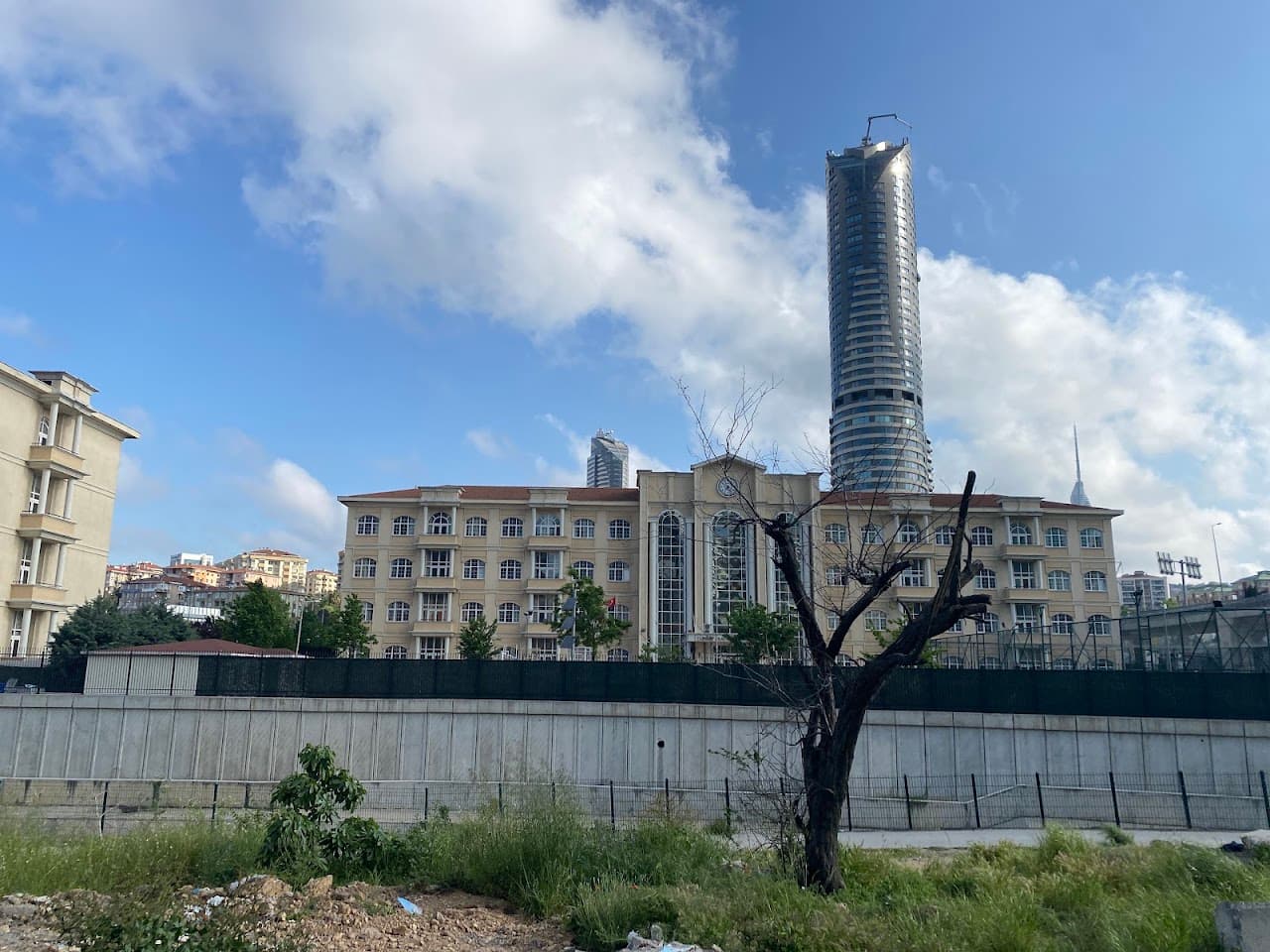 Yeni Salı Pazarı Halı Sahası 2