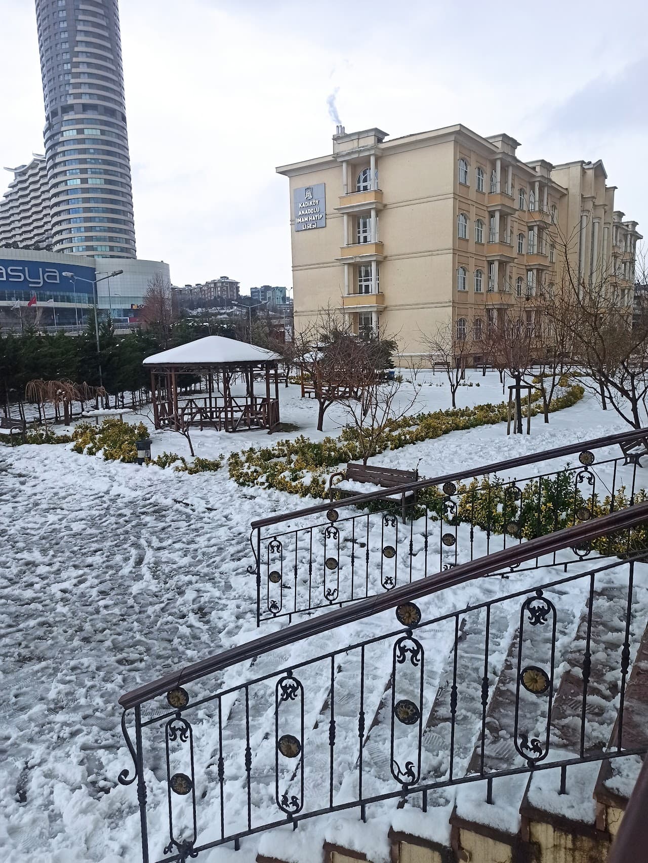 Yeni Salı Pazarı Halı Sahası 5