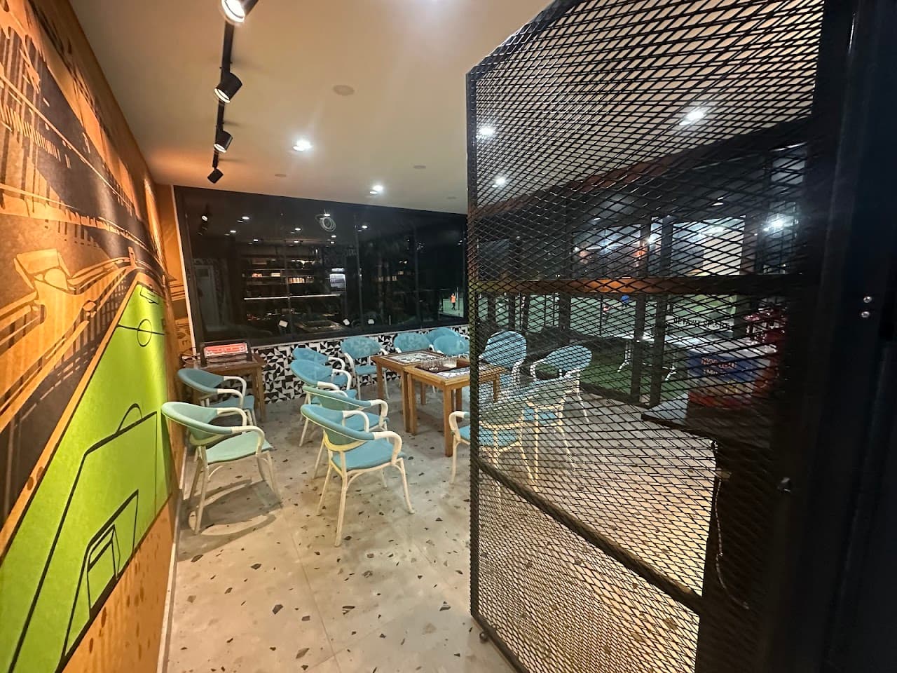 Beyaz Halı Saha 5