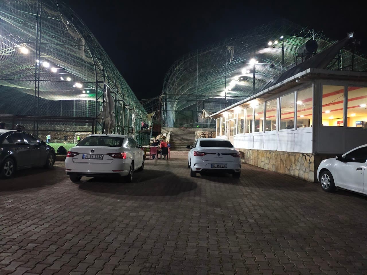 konyaaltı arena halısaha