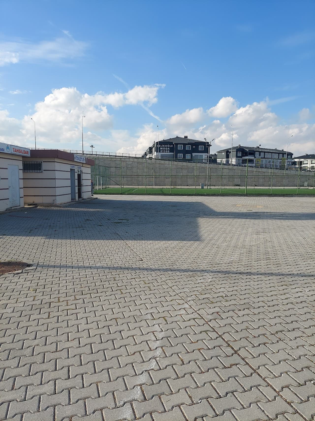 Veysel eroğlu parkı halı sahası 2