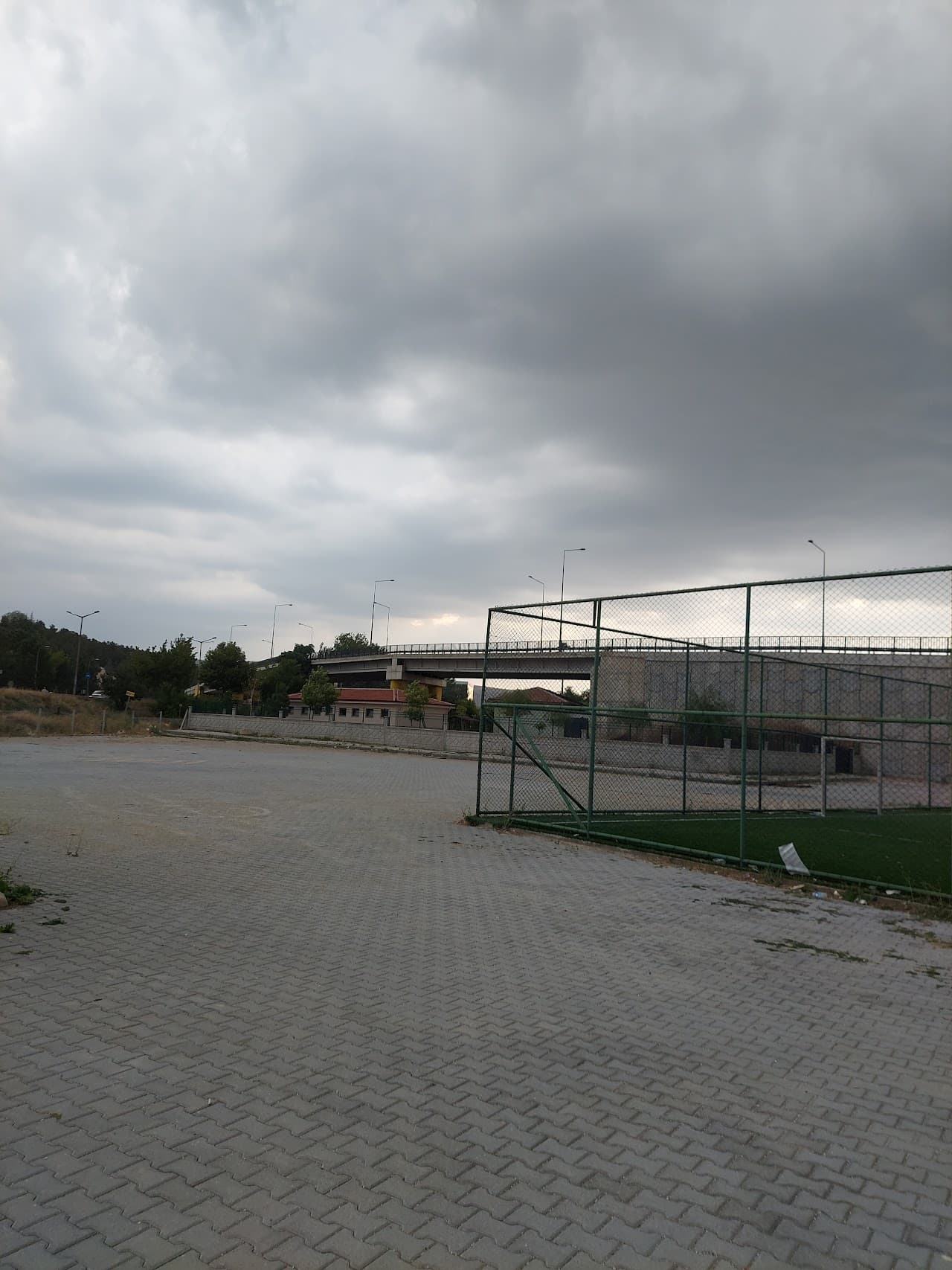 Veysel eroğlu parkı halı sahası 5