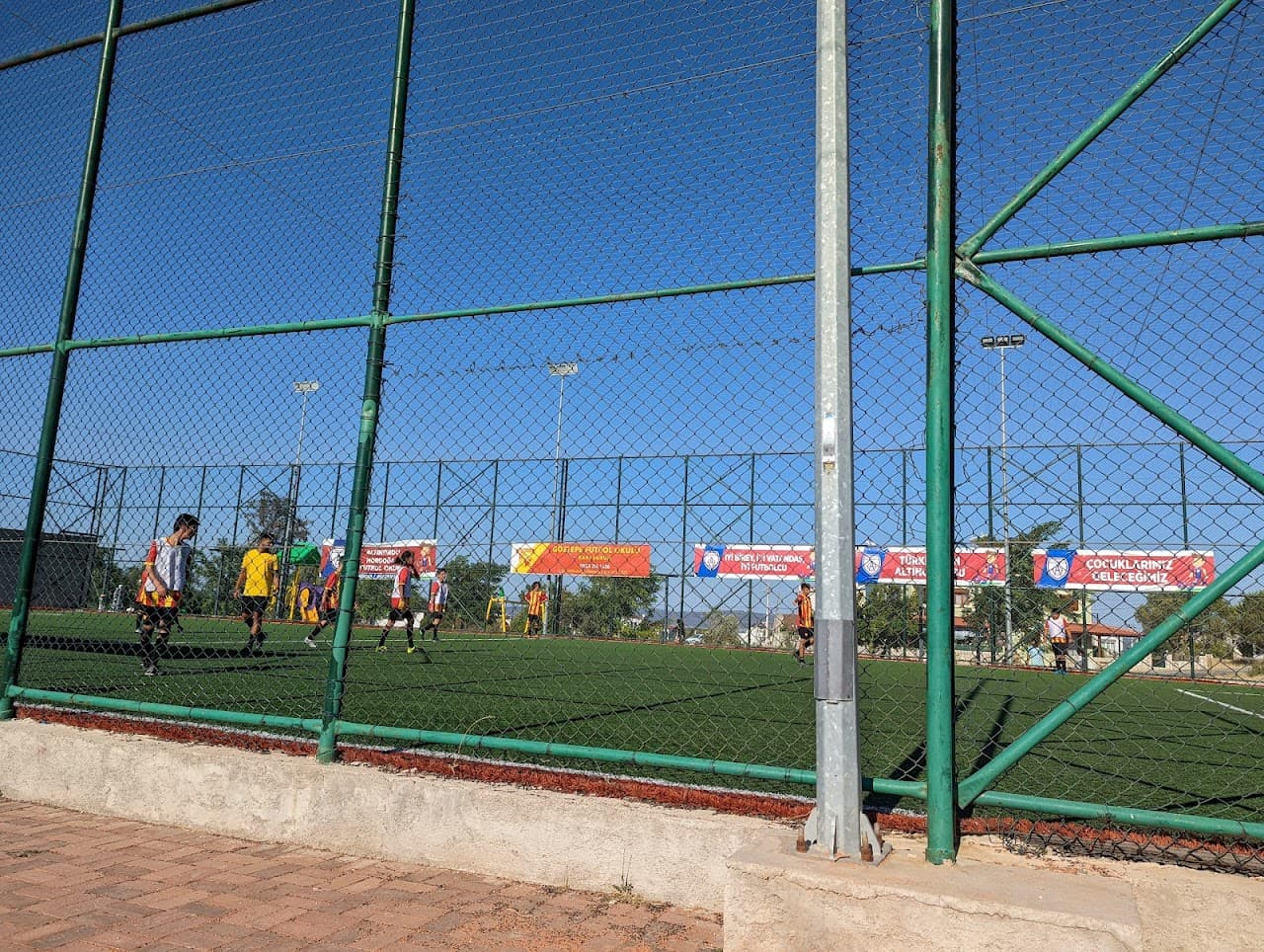Mordoğan halı saha 3