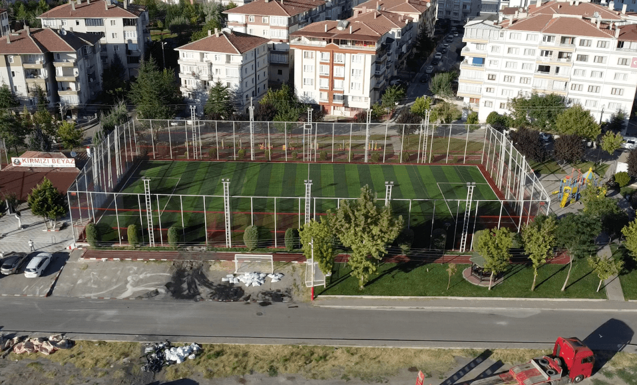 Kırmızı Beyaz Halı Saha ve Sosyal Tesisleri - Sincan Halı Saha Futbol 2