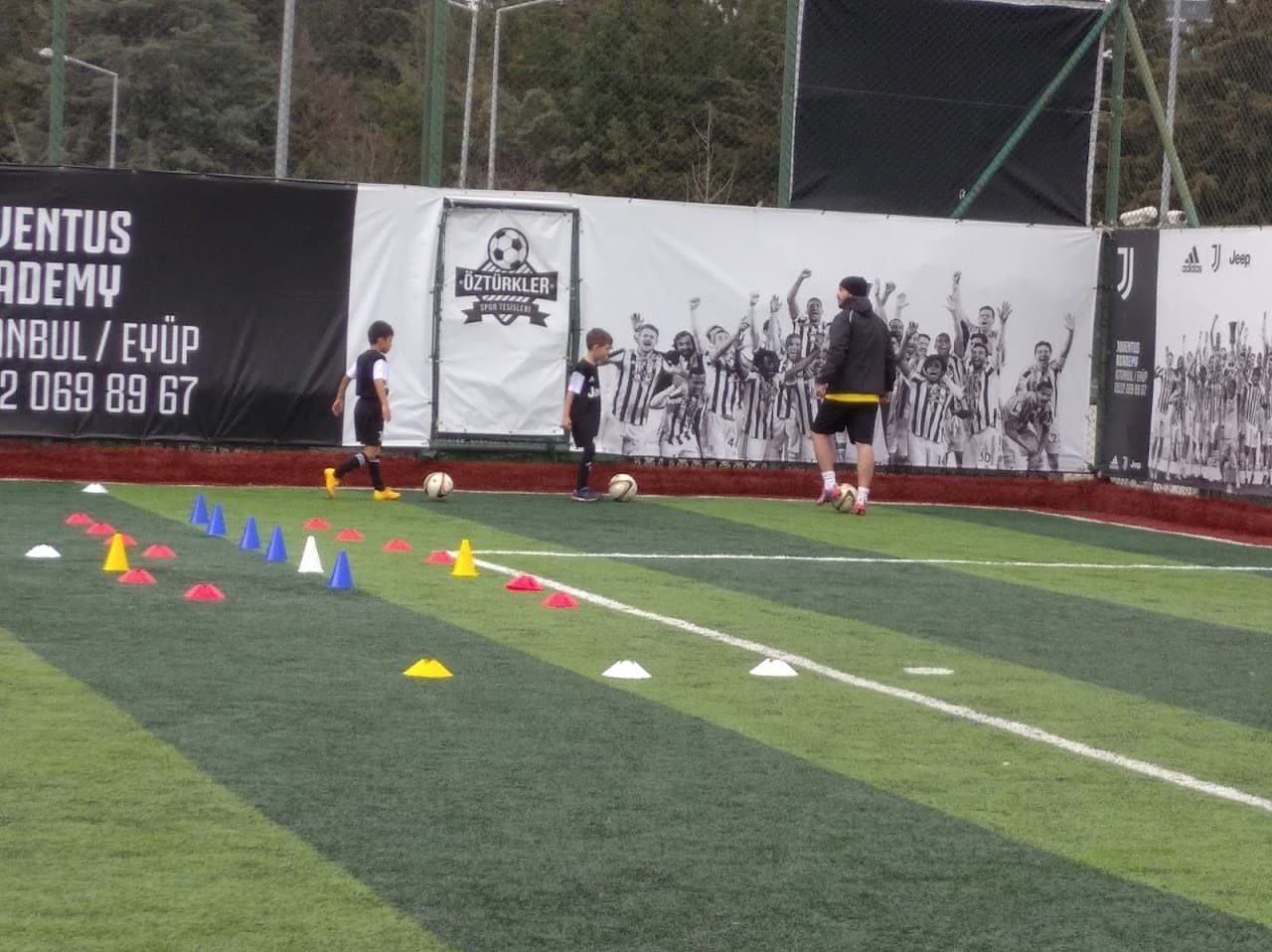 Alibeyköy Öztürkler Halı Saha ,Spor Tesisi 4
