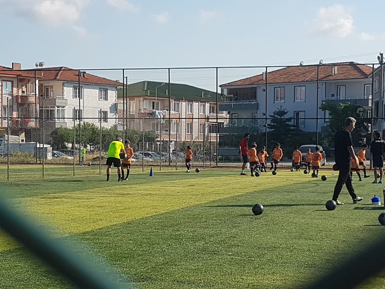 Karsaş halı saha-futbol-voleybol-tenis-basketbol