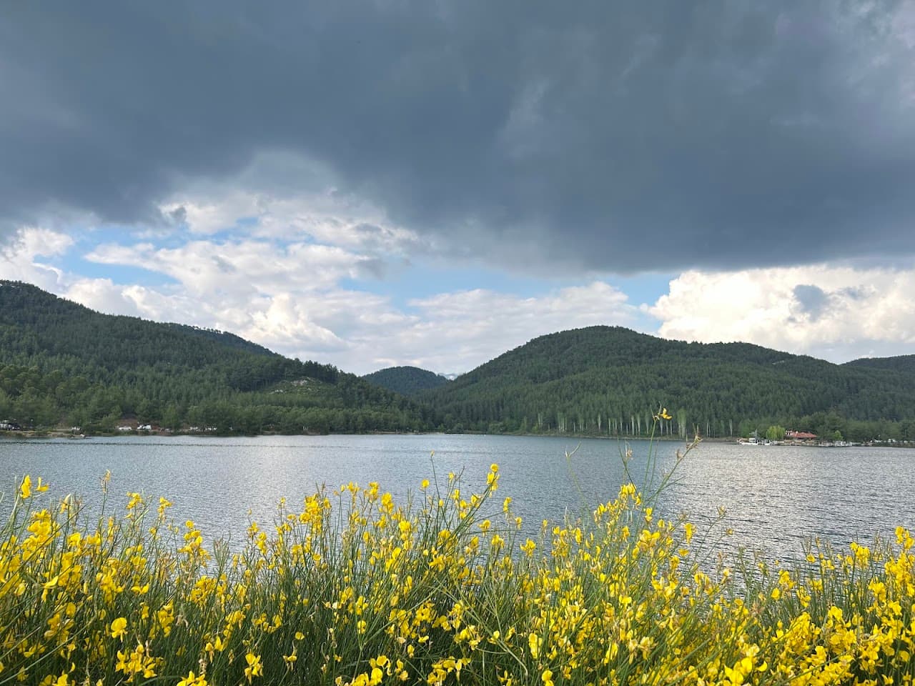 Muğla Gölet Halı Saha