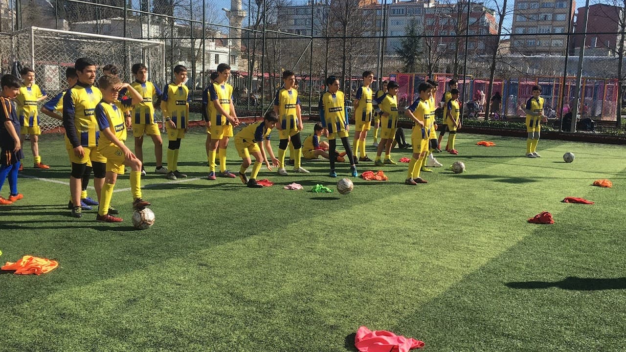 Çarşamba çukur bostan futbol sahası