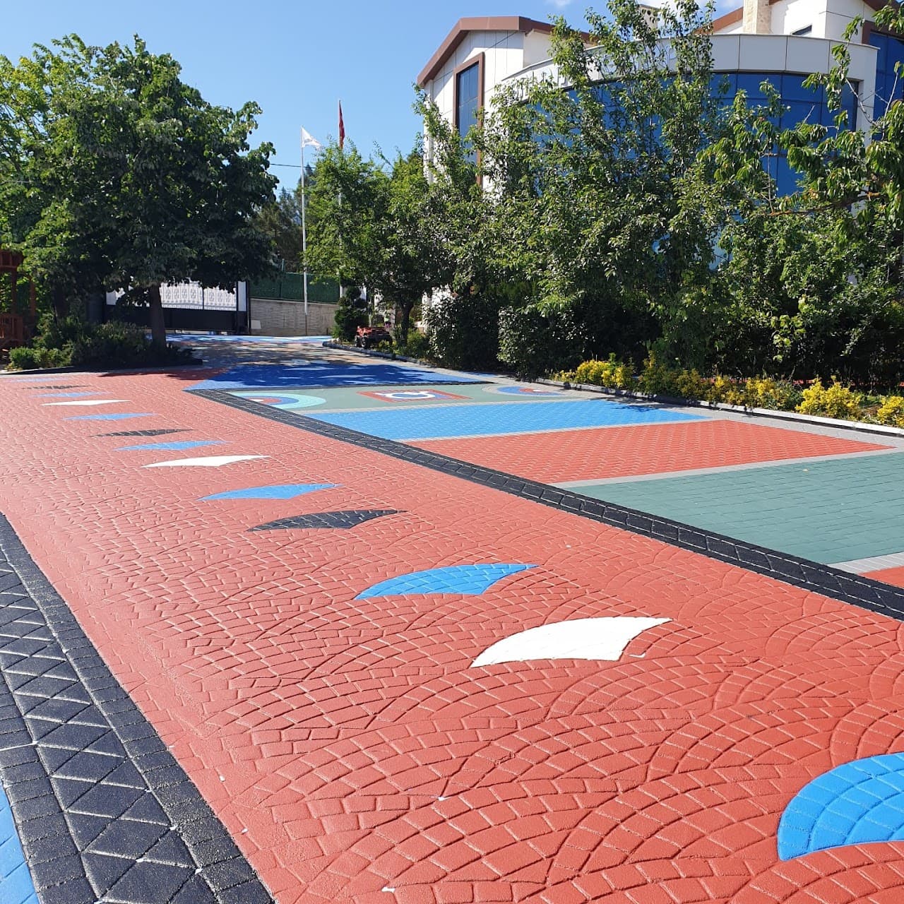 Gözde İnşaat Spor Sahaları Yapı ve Yenileme Hizmetleri 3
