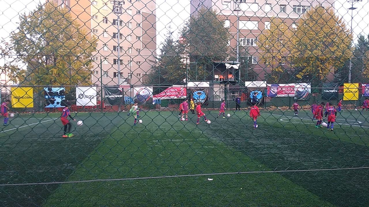 Yüzüncü Yıl saklı bahçe halı saha 5
