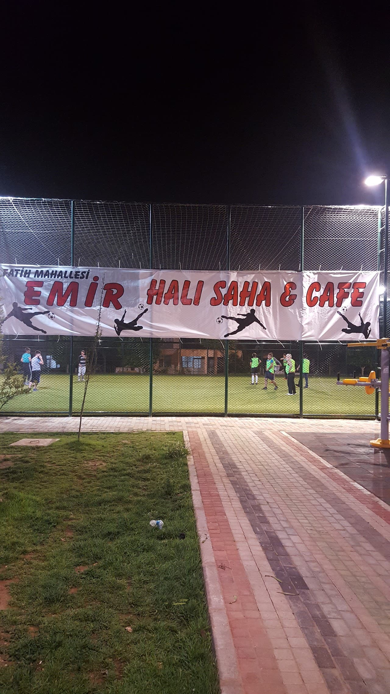 EMİR HALI SAHA VE CAFE 5