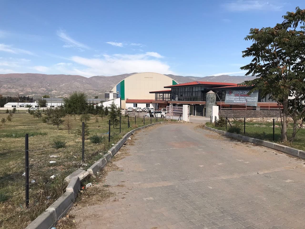 ÖZGÜN CENTER HALI SAHA &TENİS KORTU 4