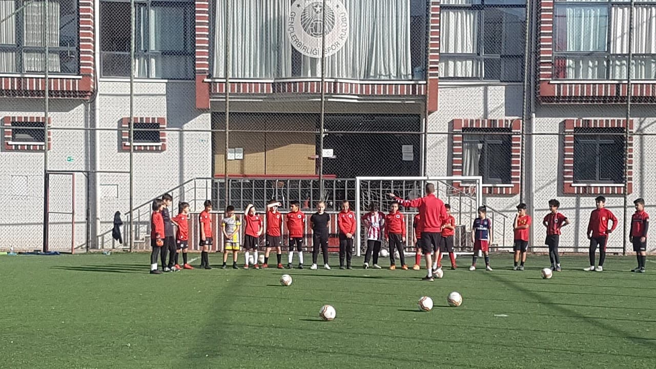 Gençlerbirligi Hasan Polat Futbol Okulu 4