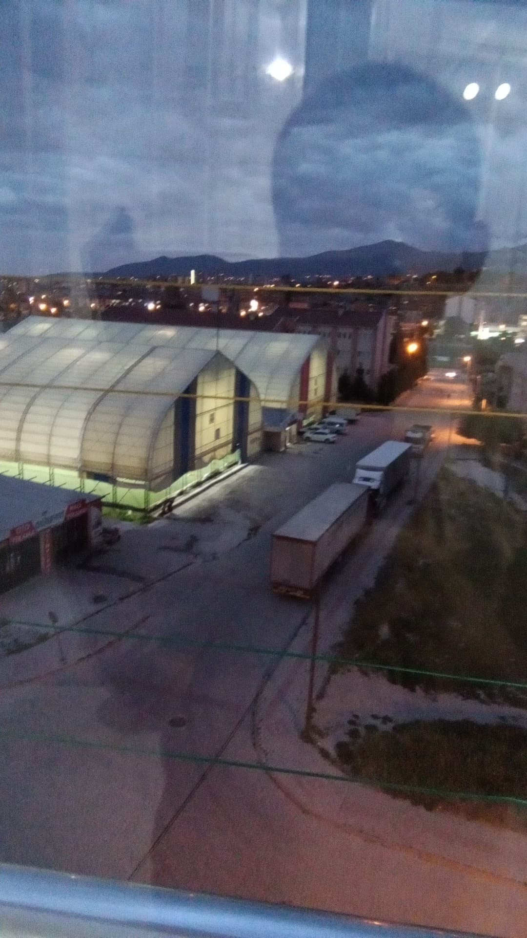 Olimpiyat Kapalı Halı Saha 4