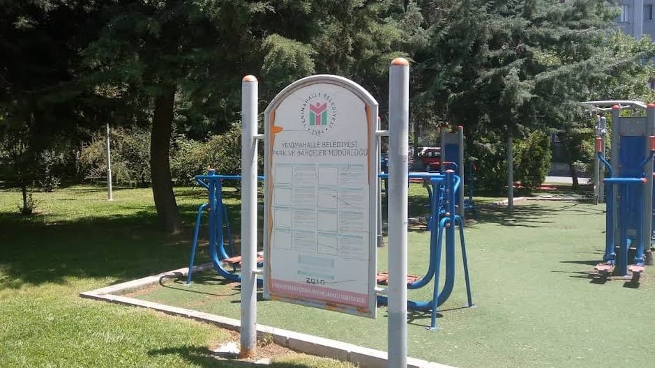 Halı Saha İsmail Hakkı Tonguç Parkı 3