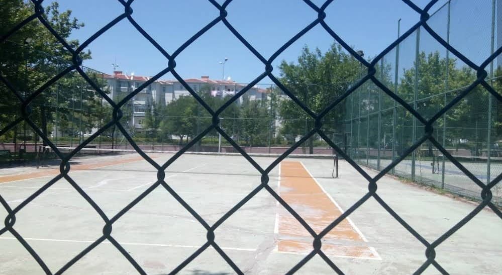 Halı Saha İsmail Hakkı Tonguç Parkı 4