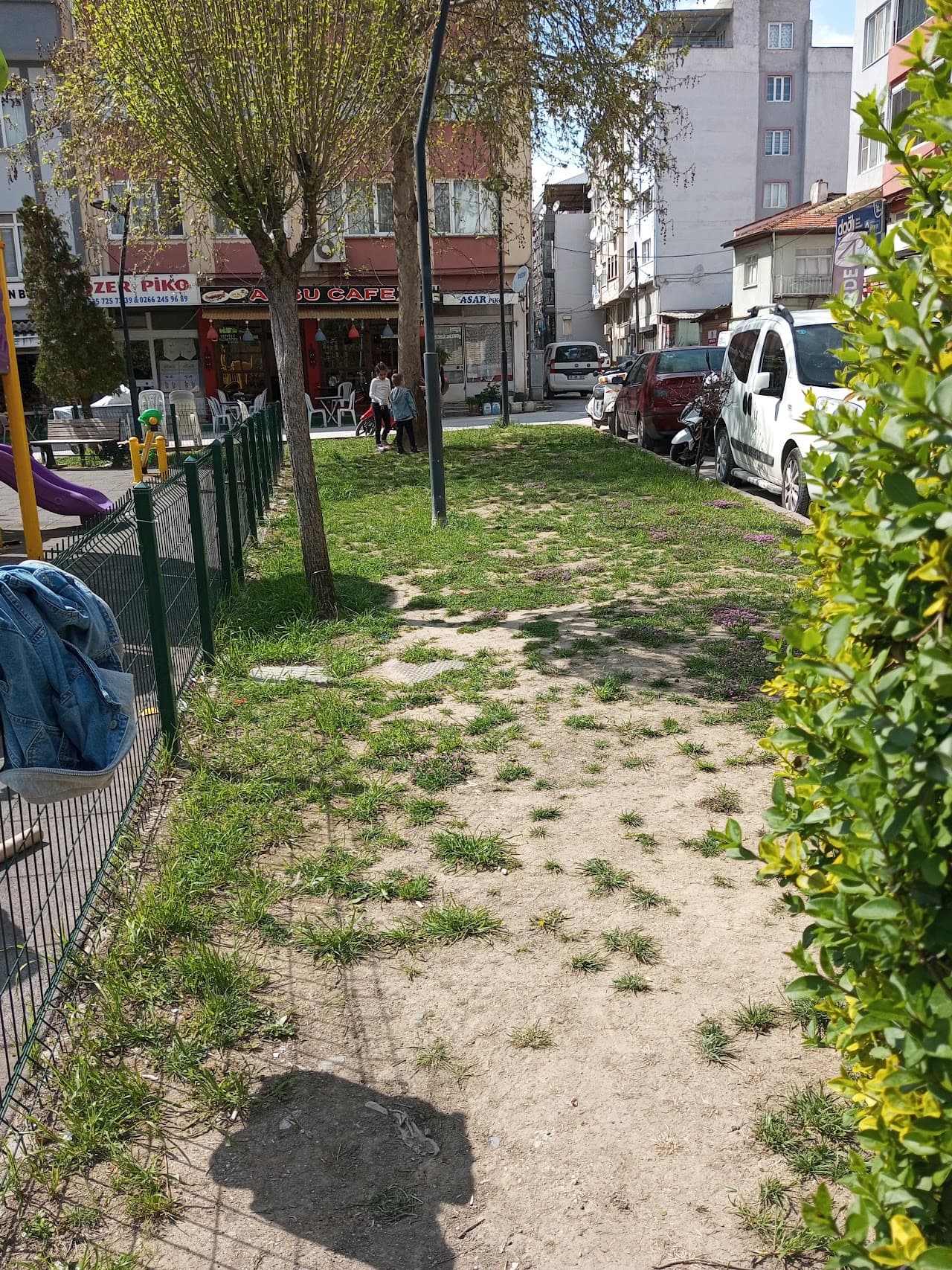 Karesi Veysel Çifçi Parkı Futbol Halısaha Yeri