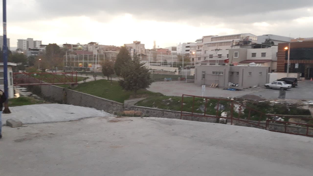 Gaziemir Onur Spor Kulübü Eyyüp Necimoğlu Halı Sahası 5