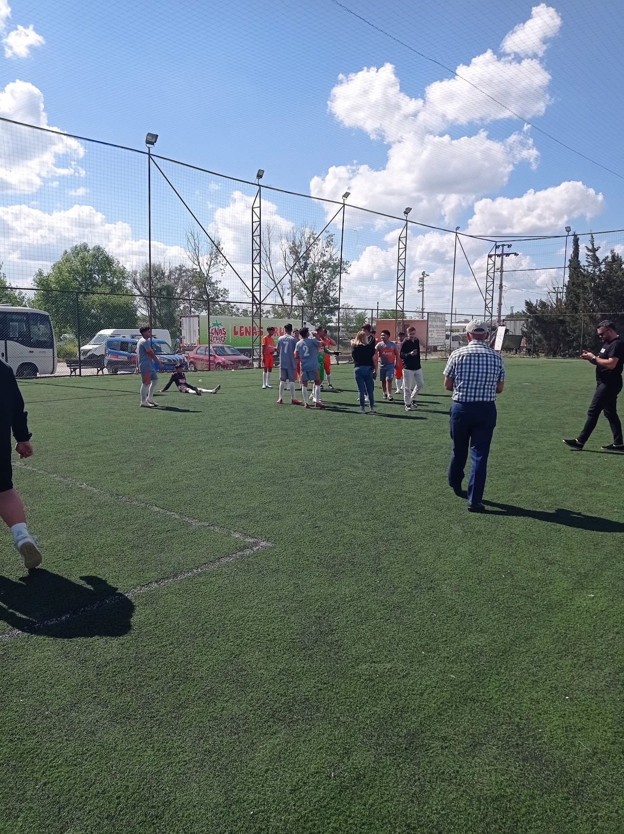 Velimeşe Halı Saha ve yemek Tesisleri