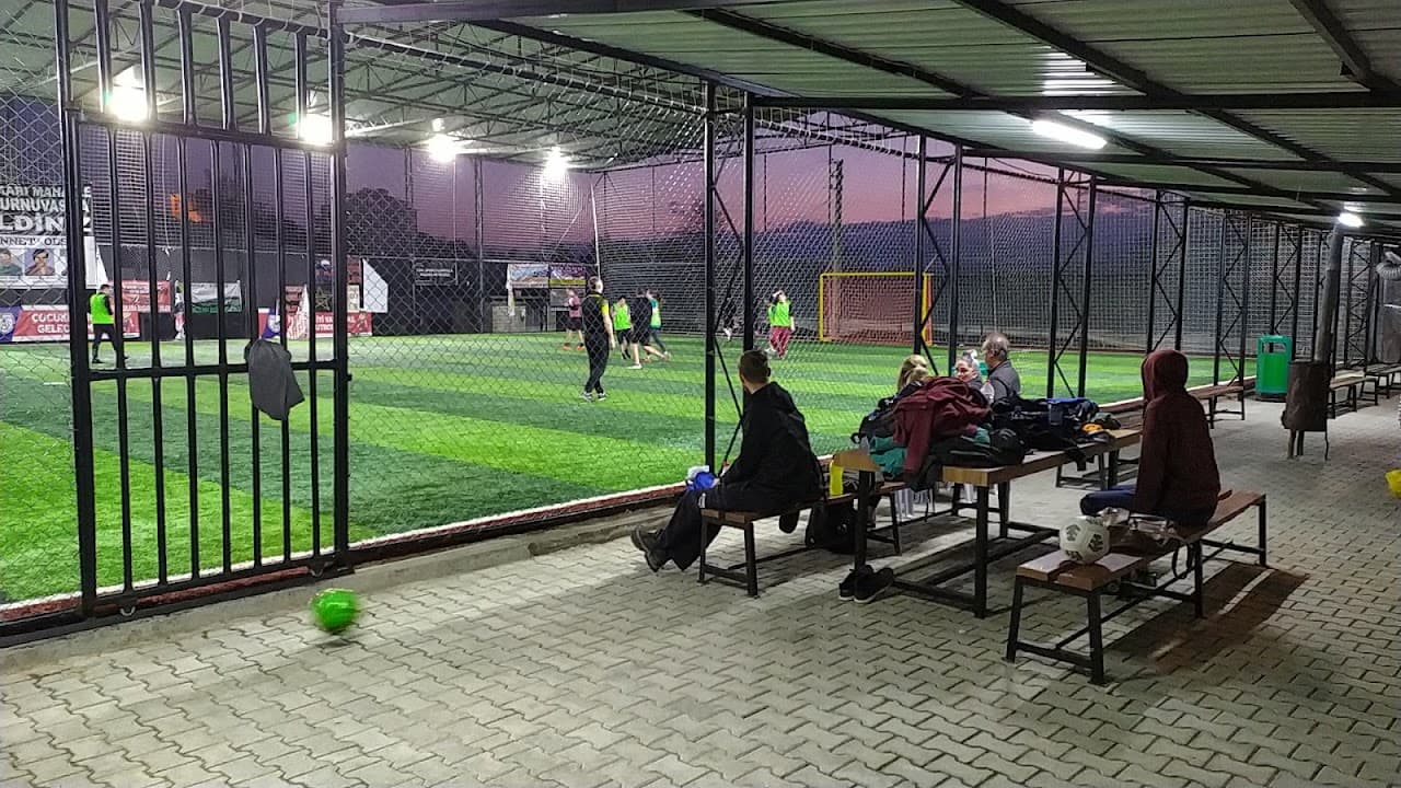 Uslu halı saha