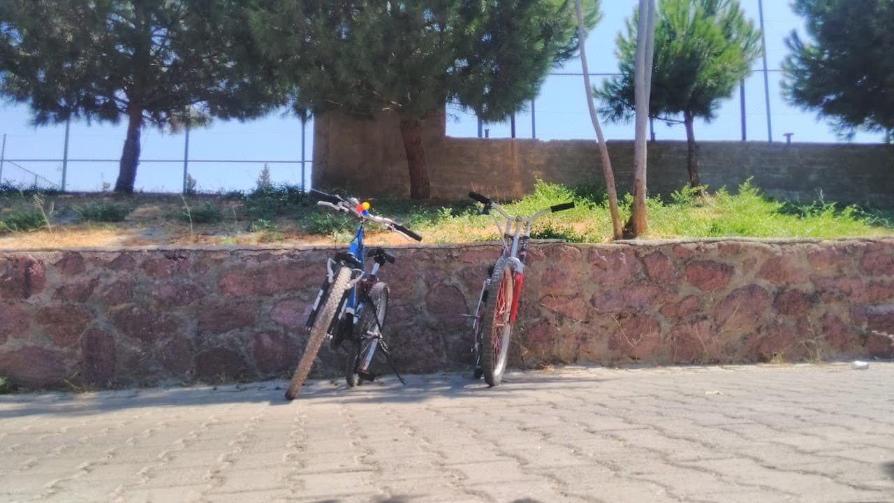 Yahşelli Köyü Halı Saha 5