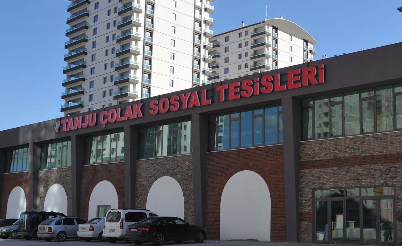 Tanju Çolak Spor Tesisi