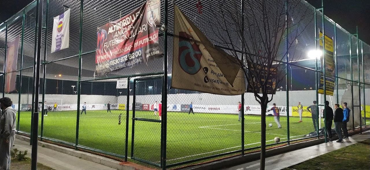 Karapürçek Barış Pınarı Parkı Halı Saha