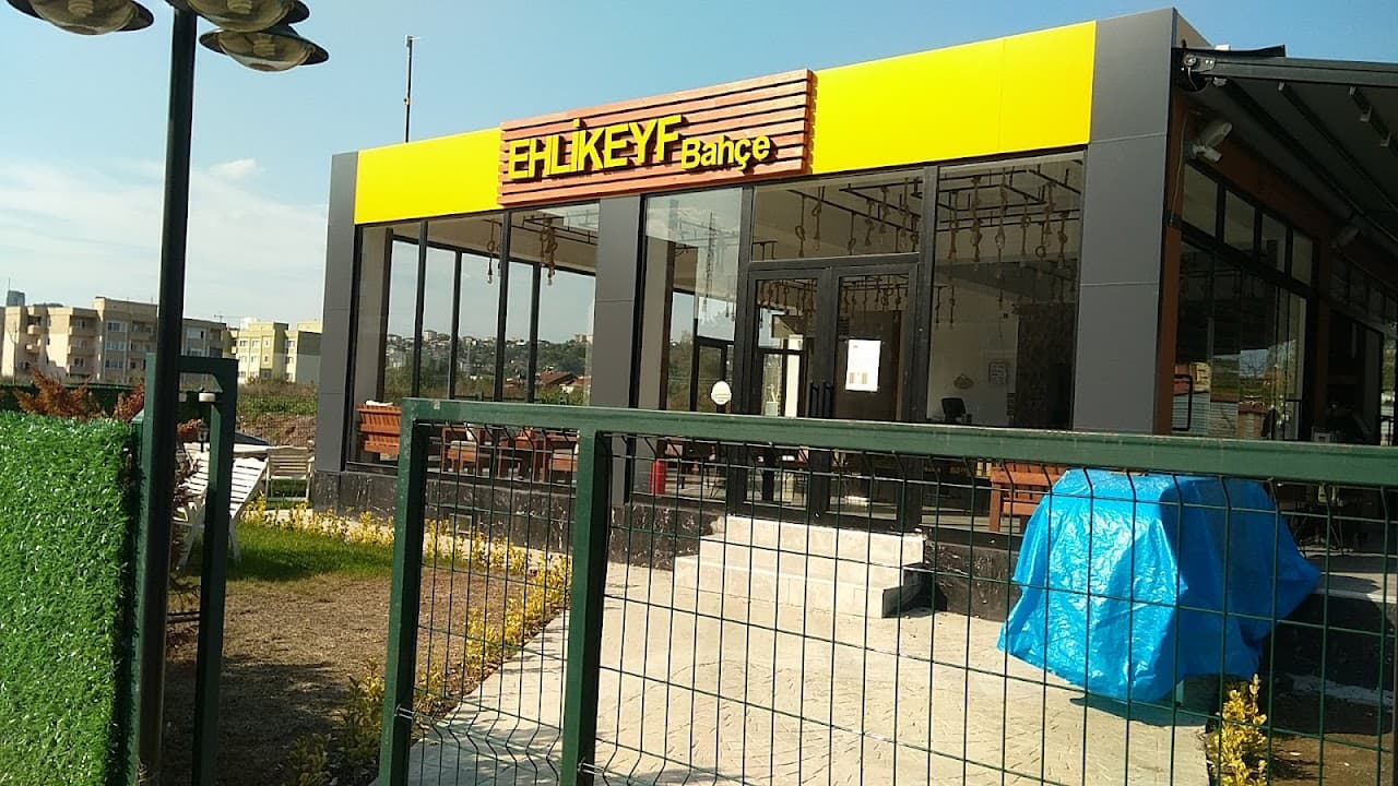 Izmit Arena Açık Halı Saha 5