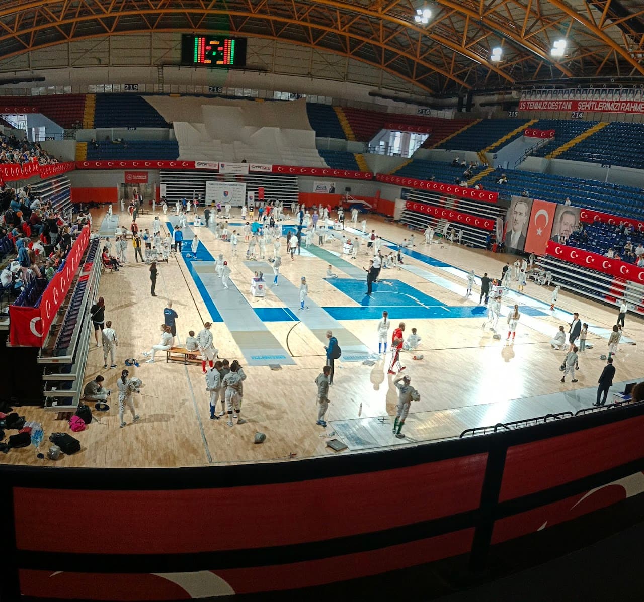 Halkapınar Spor Salonu