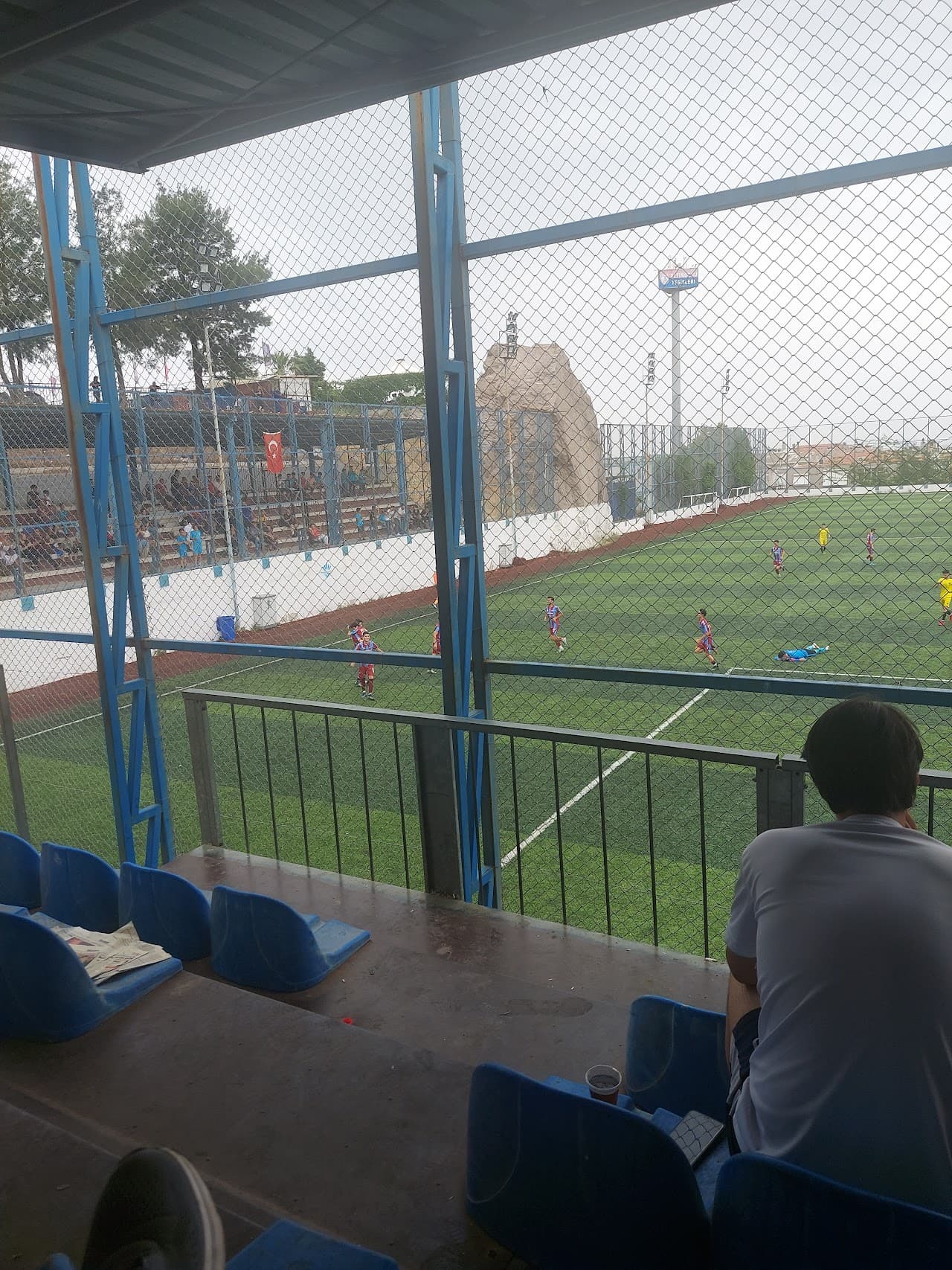 İzmir Büyükşehir Belediyesi Yeşilyurt Futbol Sahası