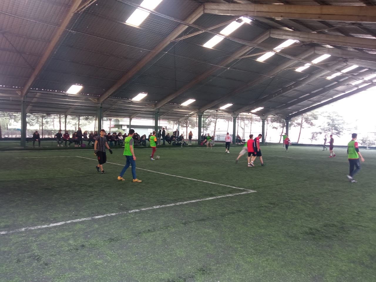 Kalender Spor Tesisleri - Üstü Kapalı ve Açık Halı Saha - Futbol Okulu