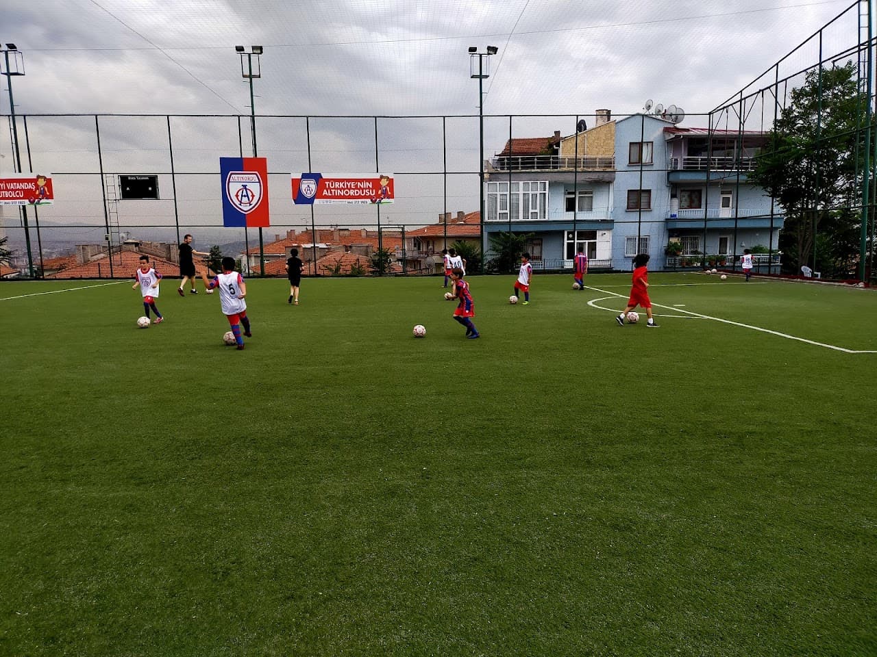 KEÇİÖREN LİSESİ HALI SAHA TESİSLERİ