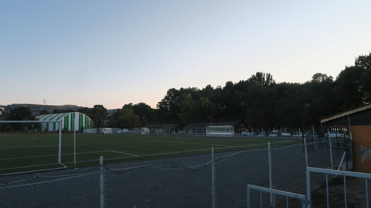 Futbol Sahası (2) 2