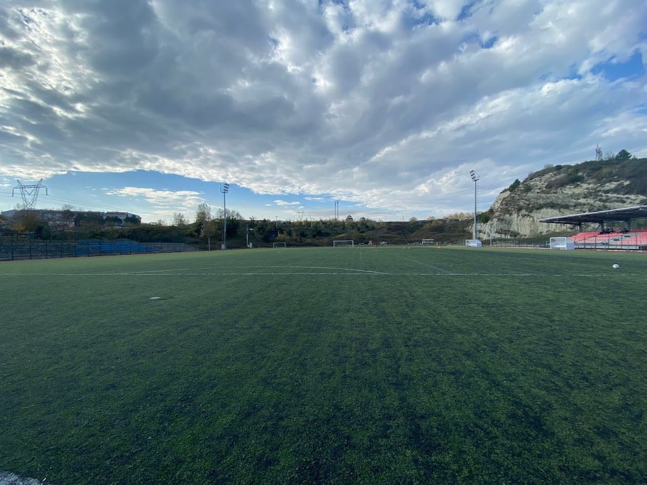 Arifiye Suni Çim Futbol Sahası