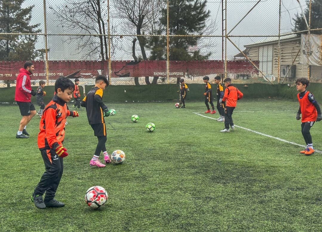BEYLERBEYİ HALI SAHA (fıstıklık mh.)