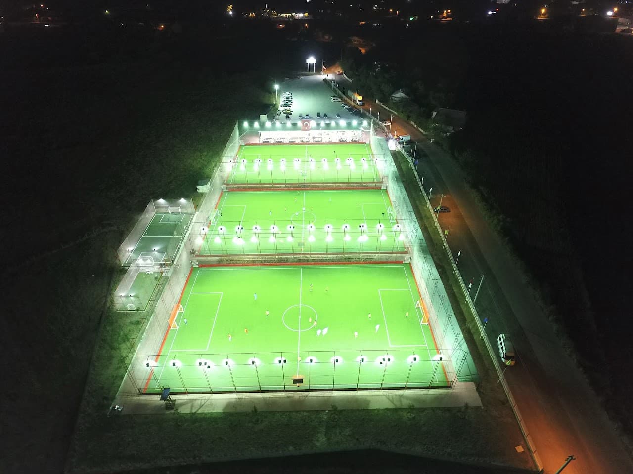 Metin Büyük Halı Saha Tesisleri (2)