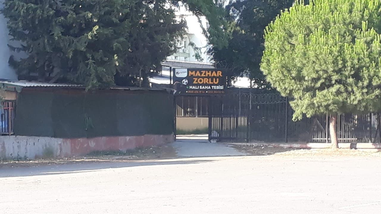 10 numara Mazhar Zorlu halı saha tesisileri 4