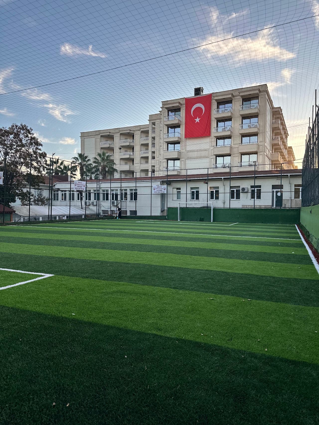 Ziya Kalkavan Lisesi Halısaha