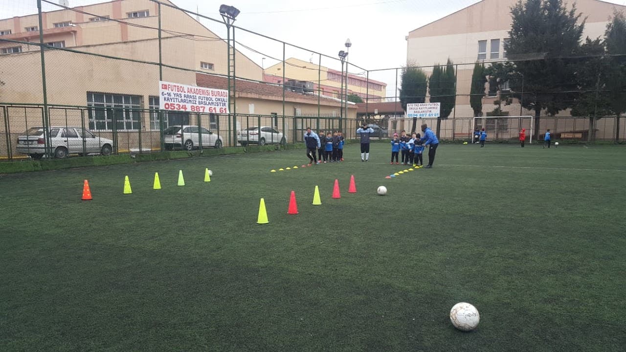 Endustri meslek lisesi halısaha