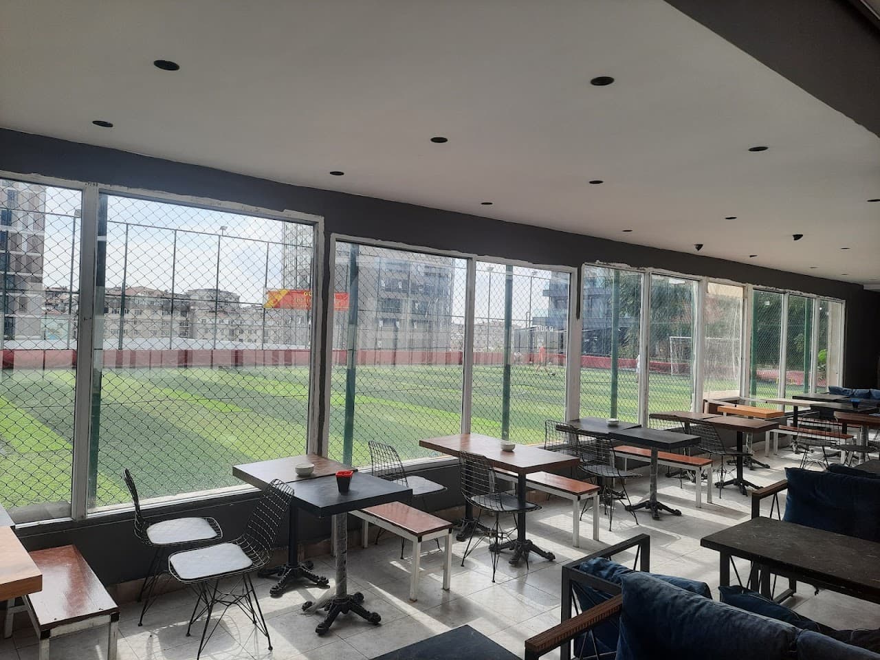 ŞİŞLİ BOMONTİ SPOR KULÜBÜ HALI SAHA VE SOSYAL TESİSLERİ
