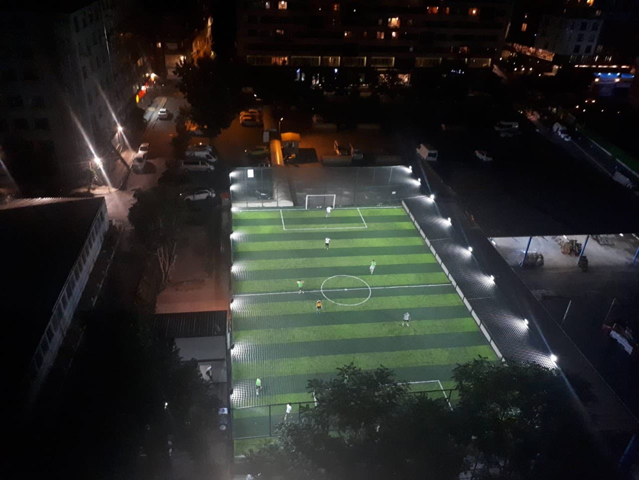 ŞİŞLİ BOMONTİ SPOR KULÜBÜ HALI SAHA VE SOSYAL TESİSLERİ 5