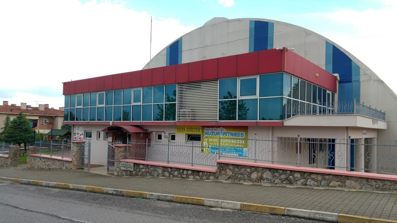Huzur Halı Saha 3