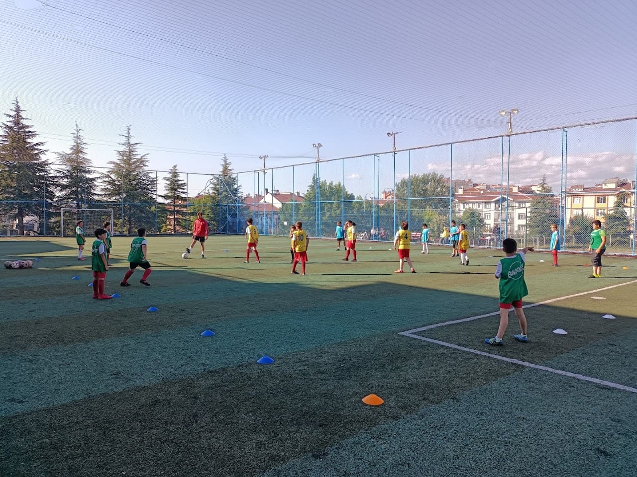 Sporland Halı Saha (Cemevi Arkası) 4
