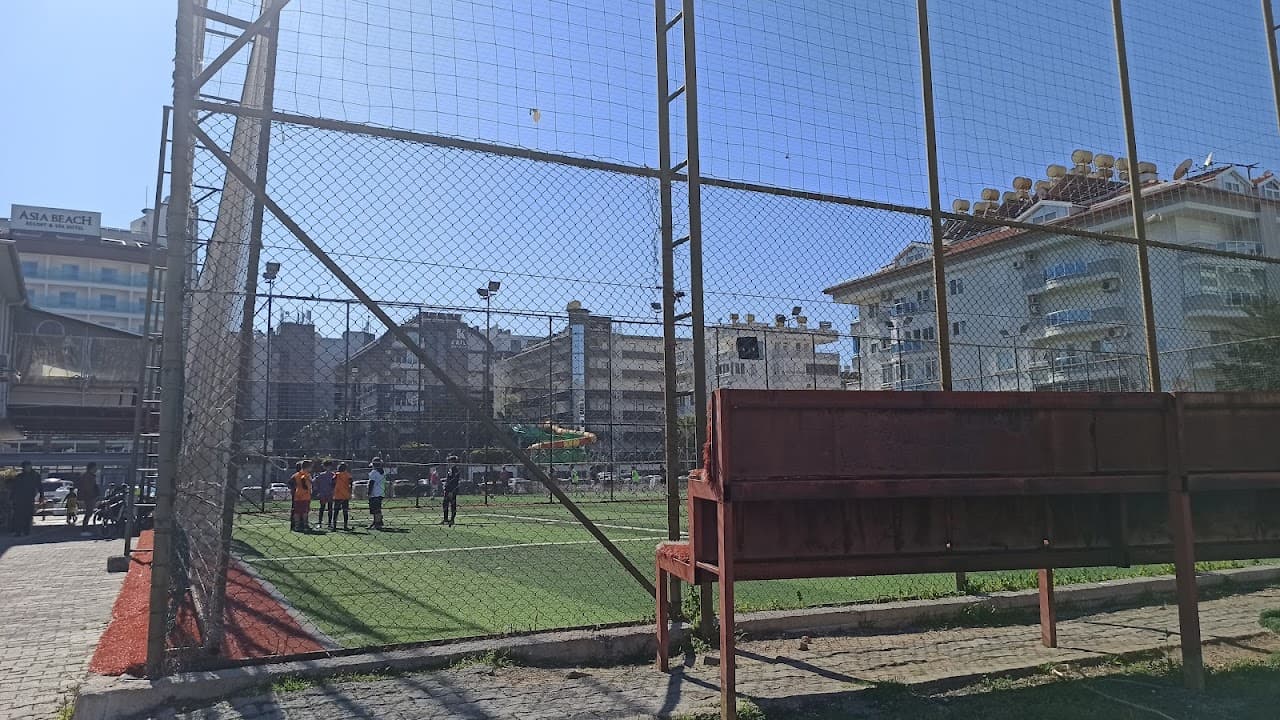Cumhuriyet Halı Sahası 3
