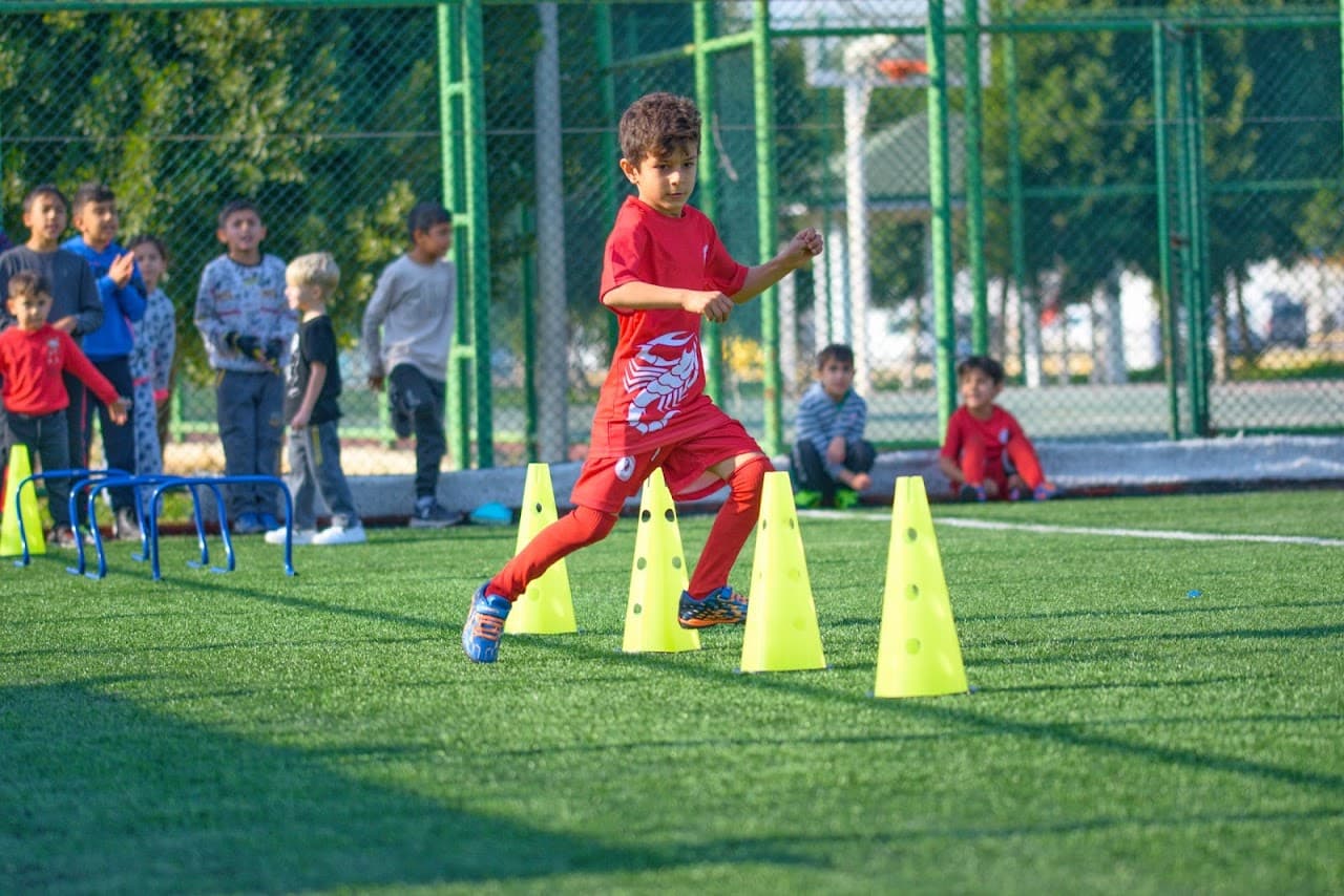 Altınova Ferit Halı Saha & Kafe 2