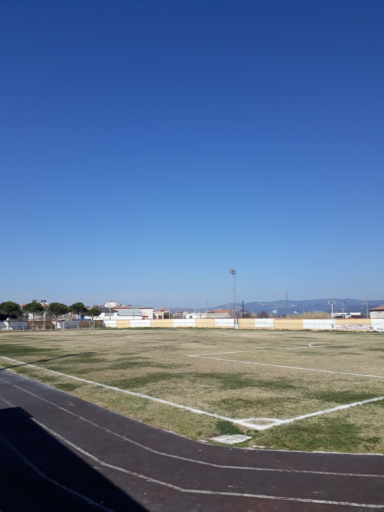 gölmarmara futbol sahası